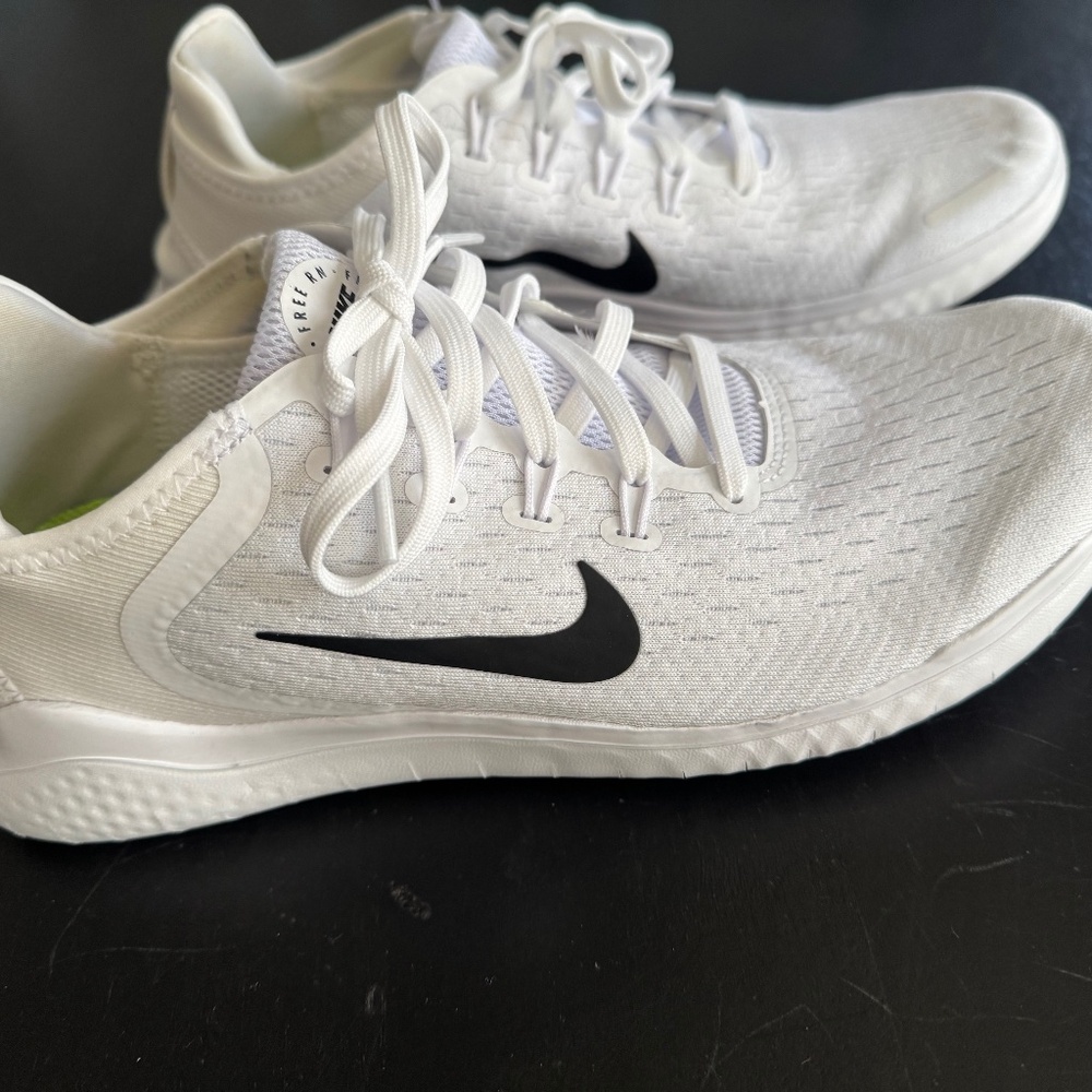Women’s Nike free run sneaker size 10.5